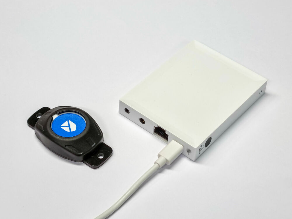 Aan de X-Guard Connect kunnen één tot max. 50 Bluetooth Alarmknoppen op één vast adres worden gekoppeld in de Alarm Manager. Alarmknoppen werken, afhankelijk van de constructie van het gebouw, tot maximaal 30 meter vanaf de X-Guard Connect.